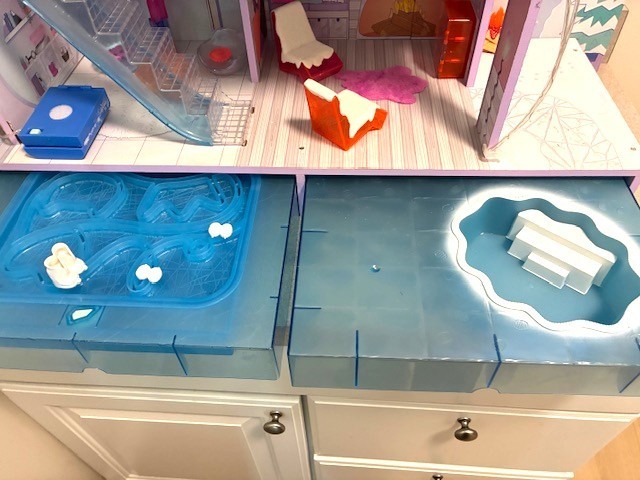 LOL Surprise Winter Disco Chalet Wooden Doll House With Furniture / Accessories