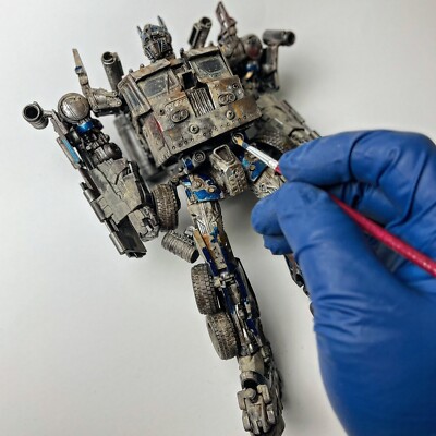 Transformers Custom Evasion mode￼ Distressed Optimus Prime Leader Class AOE