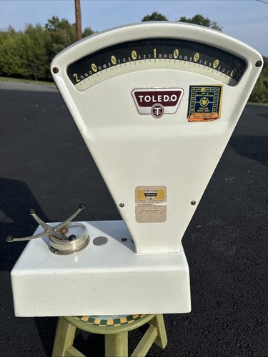 Vintage Toledo Mechanical Scale Mid-Century Grocery Butcher Counter Model 3111
