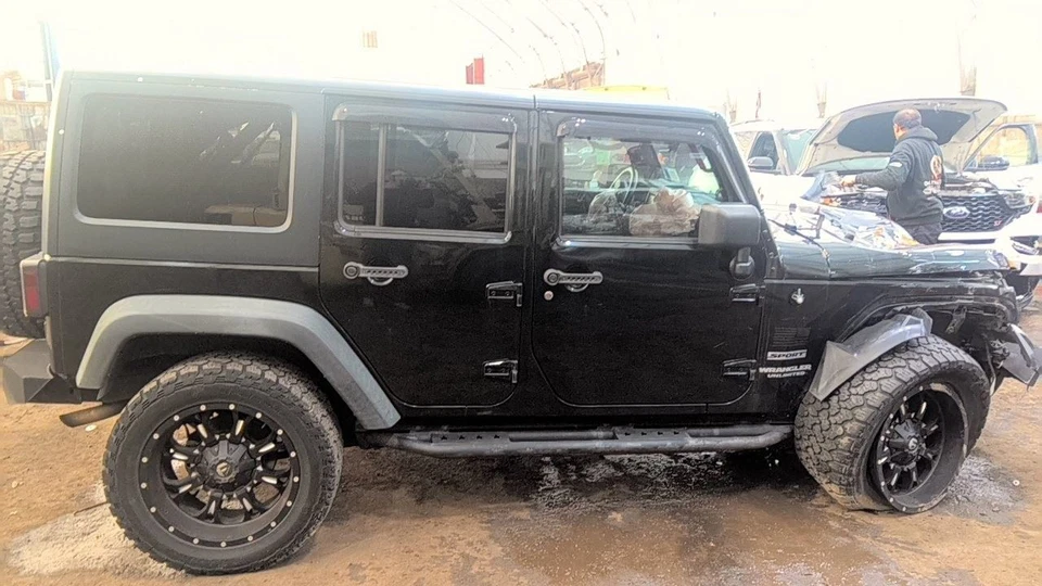 Passenger Front Spindle/Knuckle VIN W 6th Digit LHD Fits 07-18 WRANGLER 6870162 - Image 3 of 4