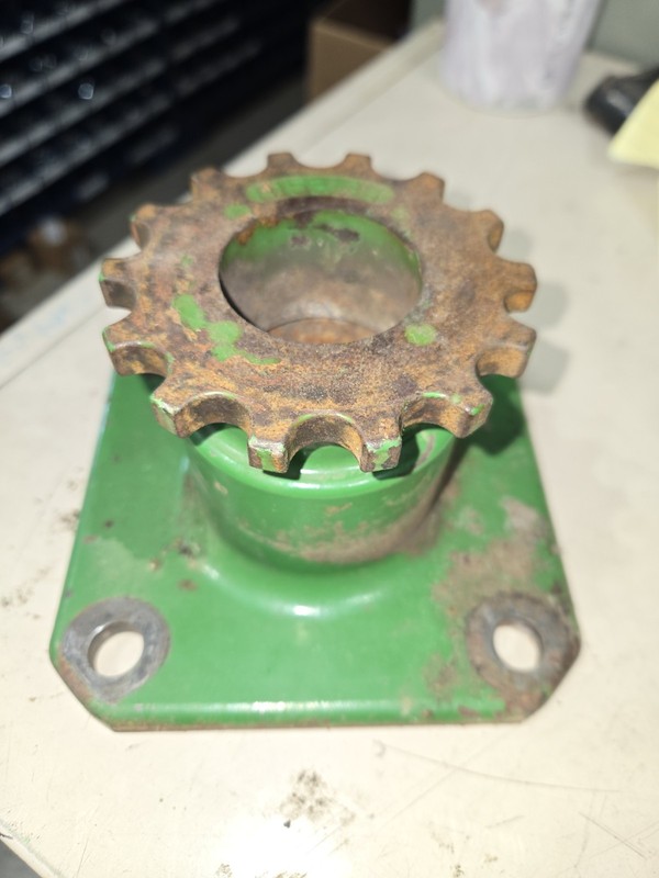 John Deere, H153134, HUB. Used. Agricultural Equipment.