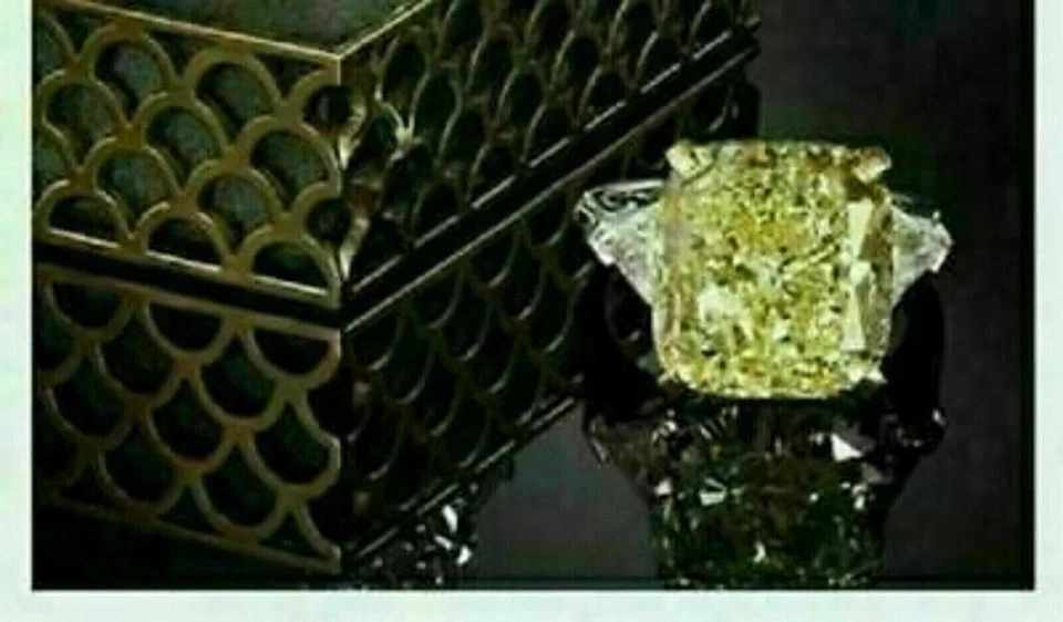 Anillo de diamantes y amarillo canario creado en laboratorio de corte cojín de 2 quilates acabado en oro blanco de 14 k Foto 4 de 4