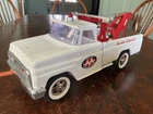 V INTAGE WHITE TONKA TOW TRUCK