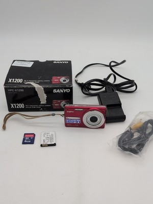 Sanyo VPC-X1200 12.1 MP Digital Camera Red  charger and memory card Tested Works