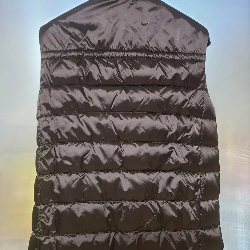 Prada Lightweight Puffer Vest - Size IT40, Excellent Condition thumbnail 2