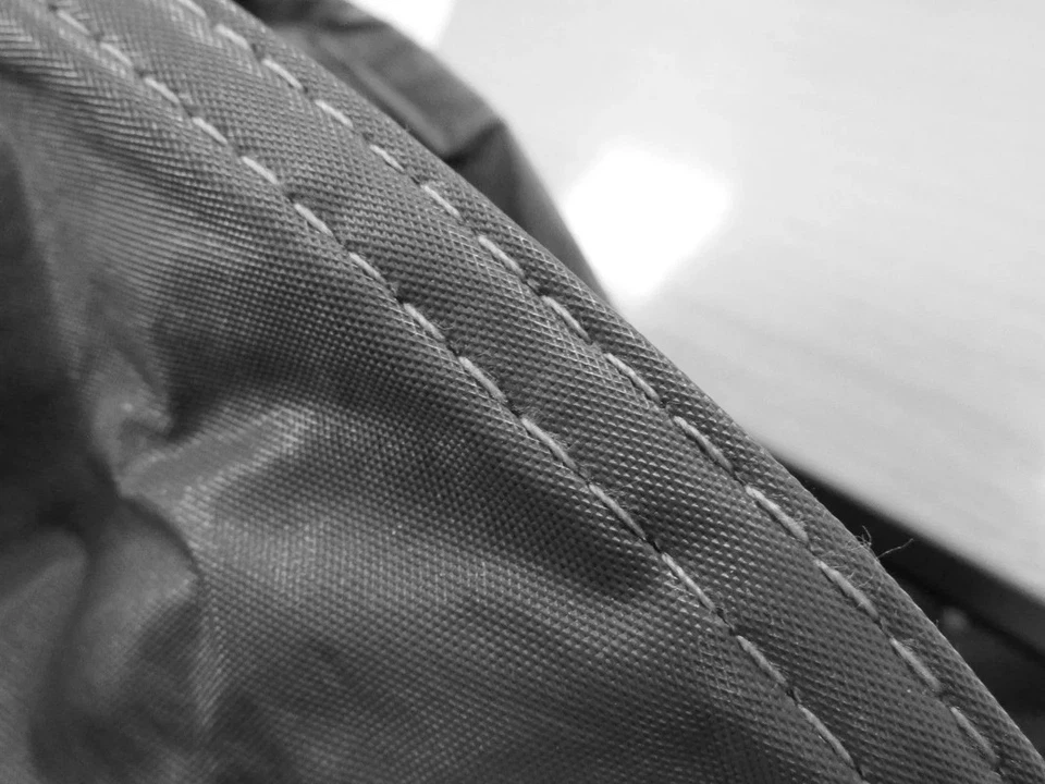 Cubierta de coche premium impermeable para todo tipo de clima para Toyota Carina todos los años Foto 3 de 4