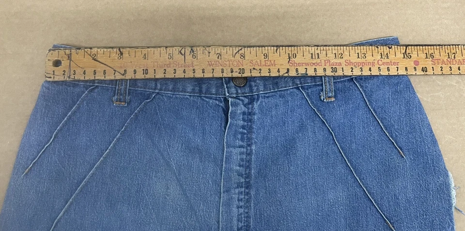 Vintage 70s High Waisted Bell Bottom Jeans Women’s Size 30x28 Blue Denim Hippie - Image 3 of 4