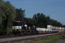 NS 9437 & 1 ON 20R HUDSON ACTION 2000  NORFOLK SOUTHERN    ORIGINAL SLIDE