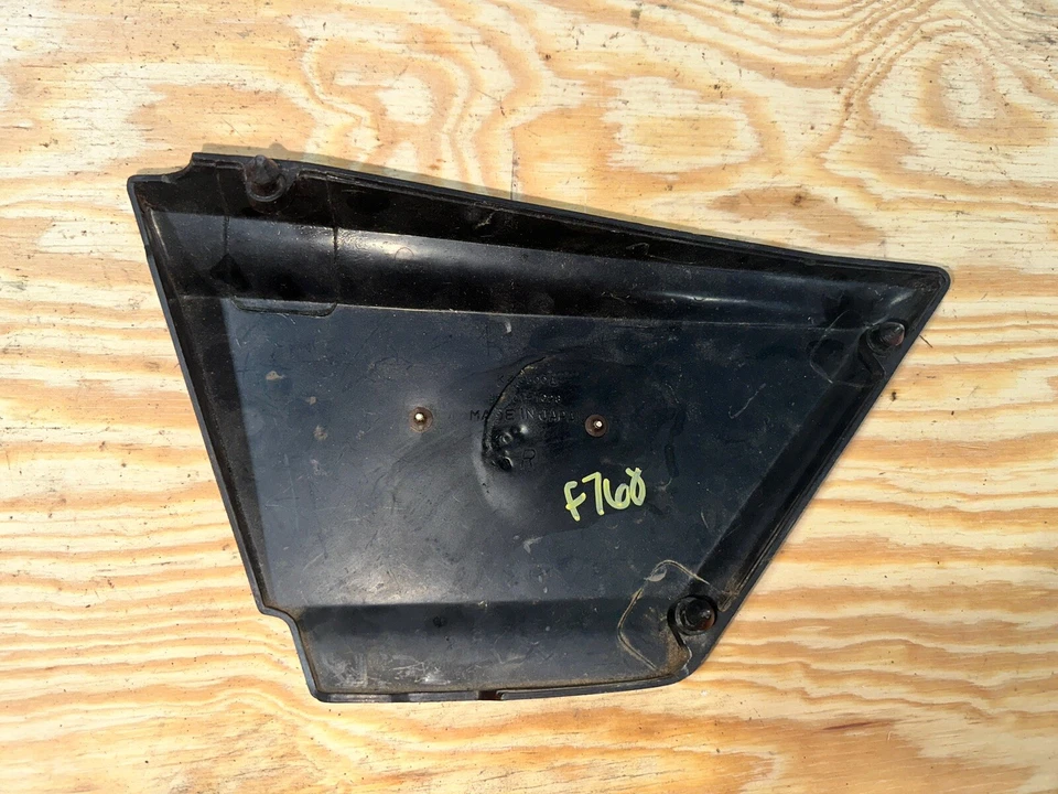 Kawasaki KZ550A KZ550 1982 cubierta lateral derecha con emblema 1980-1983 80 81 82 83 Foto 2 de 2