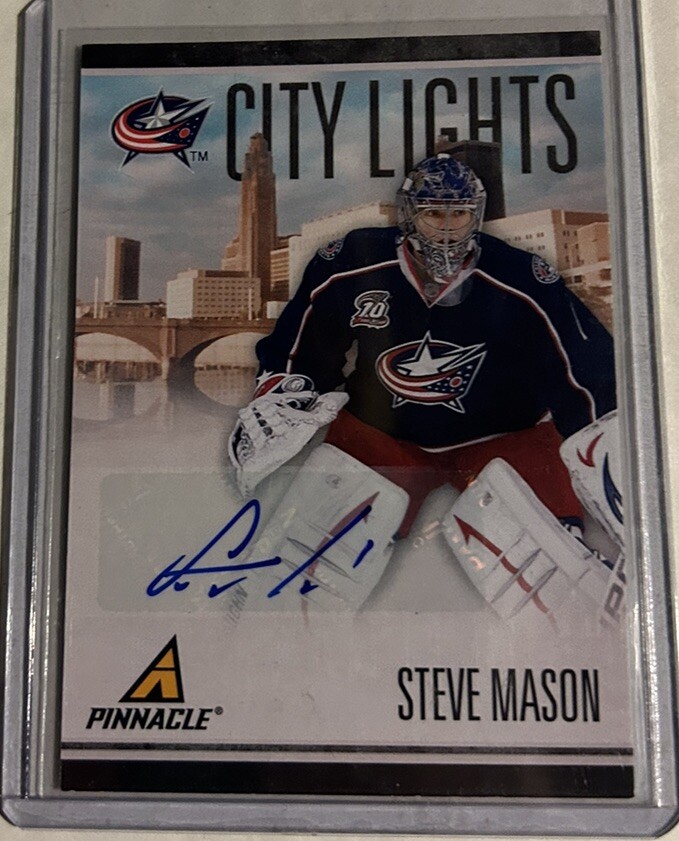 2010-11 Panini Pinnacle City Lights Signatures /100 Steve Mason #75 Auto