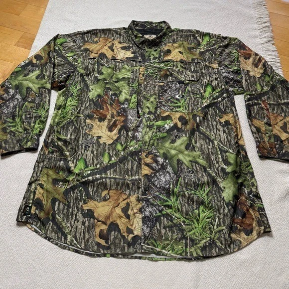 Mossy Oak Men’s Green Camo Leaf Print Long Sleeve Vented Shirt 2XL - Image 2 of 4