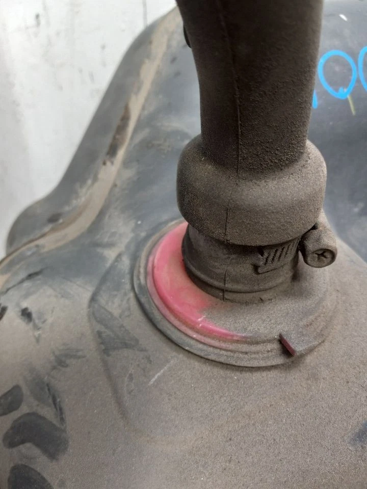 07 08 09 10 11 12 13 14 TOYOTA FJ CRUISER FUEL TANK Foto 2 de 4