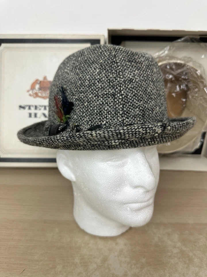 Sombrero Derby Fedora Bowler Gris Tweed Lana Stetson De Colección con Plumas y Caja 7 1/4 Foto 2 de 4