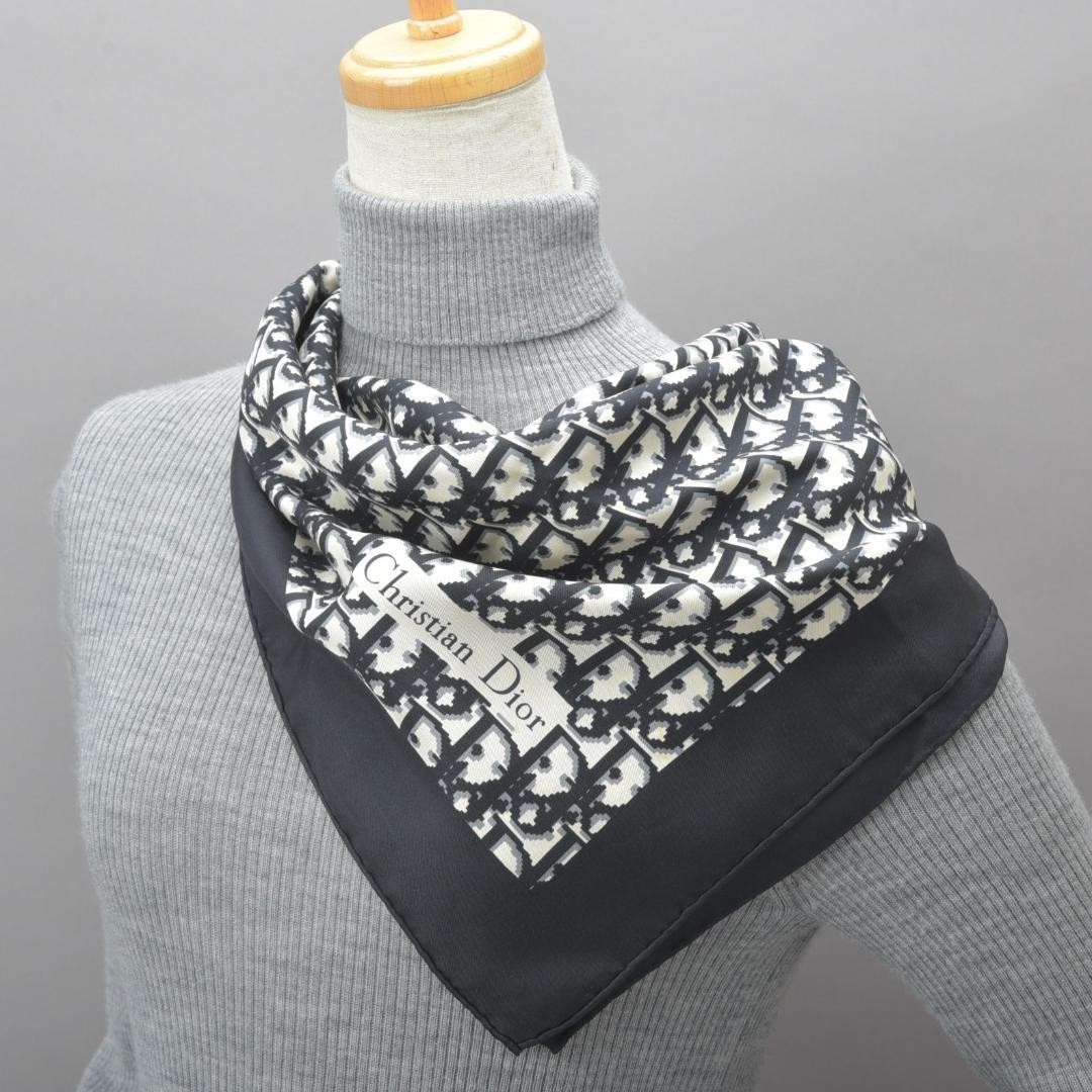 Christian Dior スカーフ 黒・白 Christian Dior White Black Silk Trotter Pattern Dior Scarf