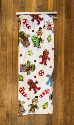 NWT Sesame Street Christmas Throw Blanket, Gingerbread Elmo Oscar Cookie Monster