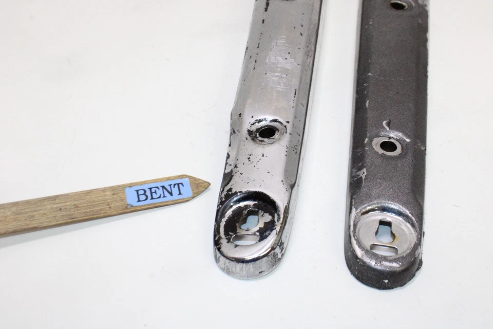 04-07 HONDA SHADOW AERO 750 VT750C OEM GUARDABARROS TRASERO PASAJERO AGARRE RIEL PAR Foto 2 de 4