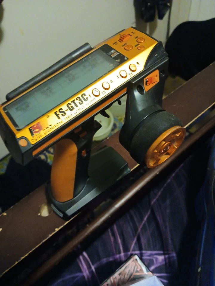 TRAXXAS TMAXX Nitro RC Truck 4x4 (Usado) TAMBÉM REDESENHANDO SHOCKWAVE Nitro BUGGY - Imagem 3 de 4