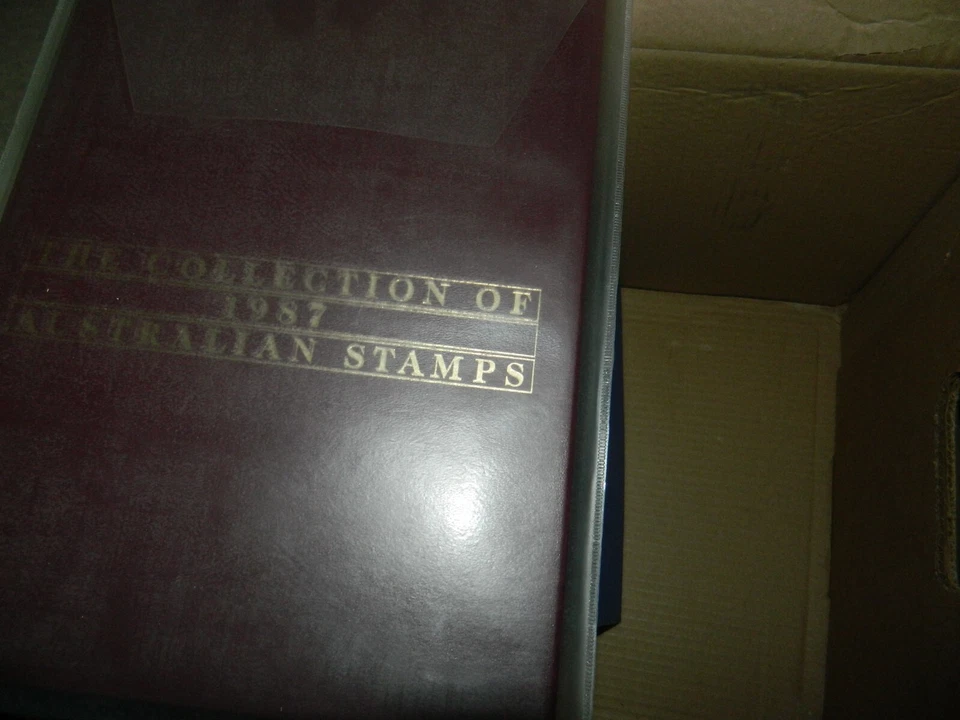 BRITISH COMMONWEALTH STAMPS LOT IN 10.7KG BOX (ALBUMS & YEAR BOOKS) - Image 4 of 4