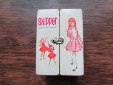 VTG 1964 Skipper Barbie  s Little Sister Doll Tan Carrying Case Mattel W/ Drawer