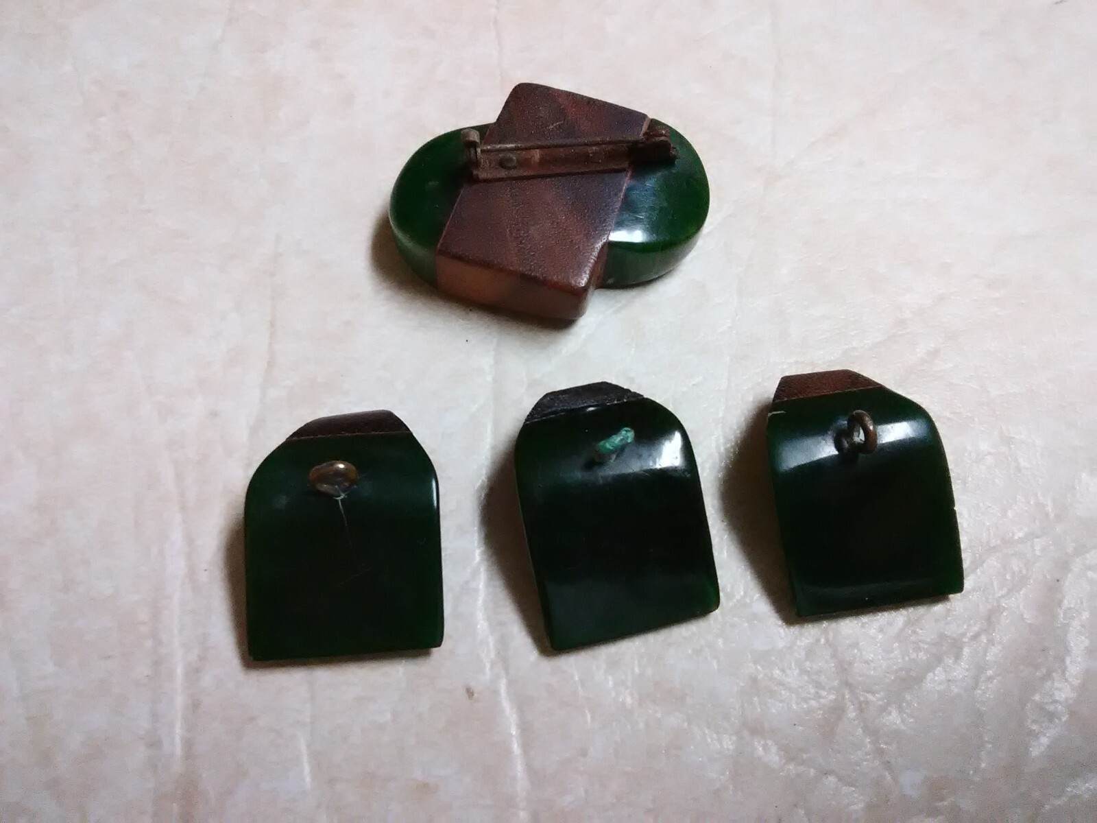 Vintage antique Bakelite & wood brooch / pin & matchi… Gem