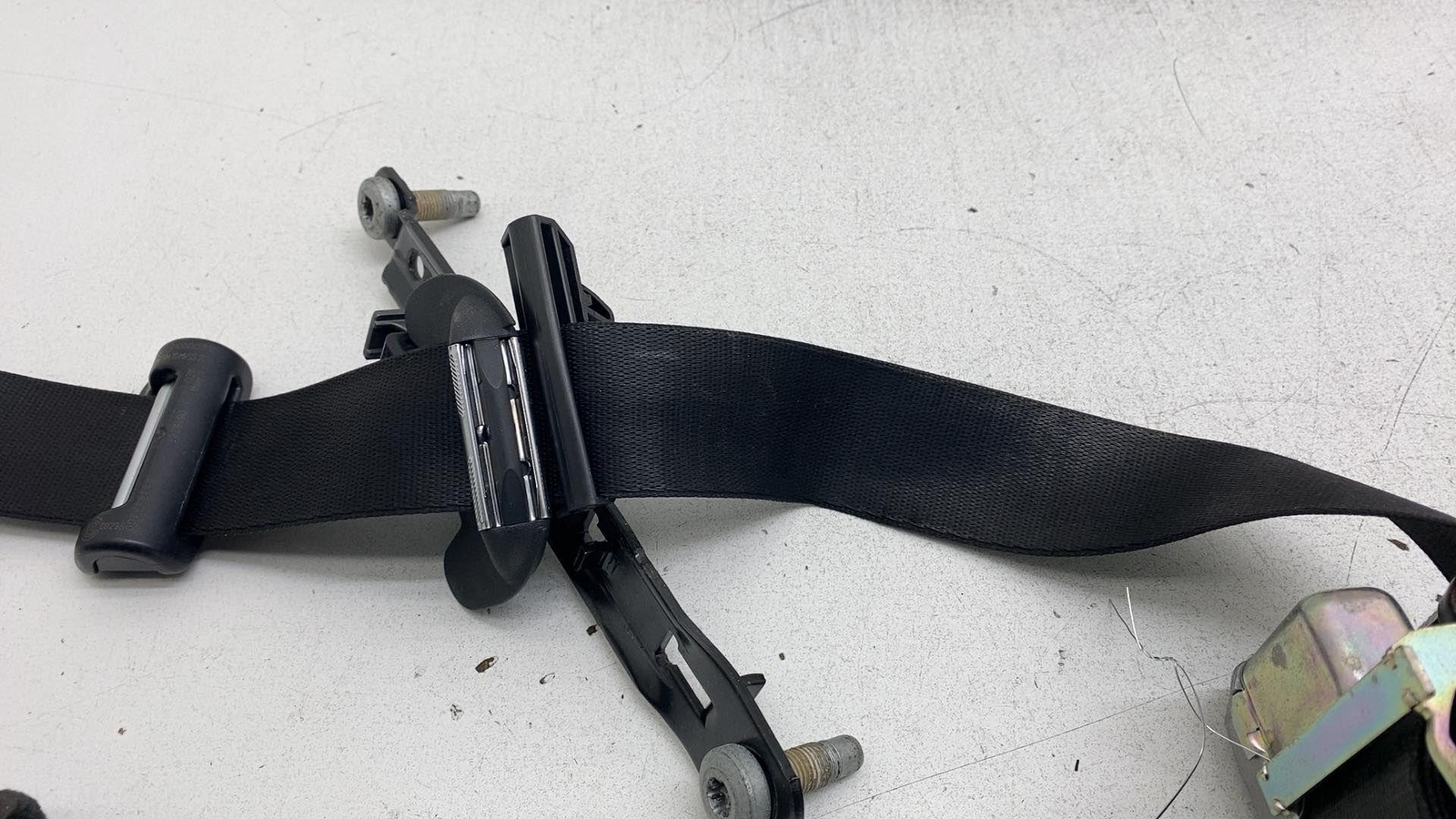 ⭕ 2017-2020 Maserati Levante Front Driver Side Seatbelt Black Left LH 634208500