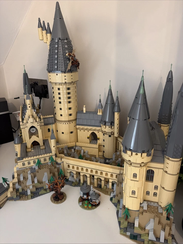 LEGO Harry Potter: Hogwarts Express Collectors Edition (76405) - All Minifigures, photo 2 of 3