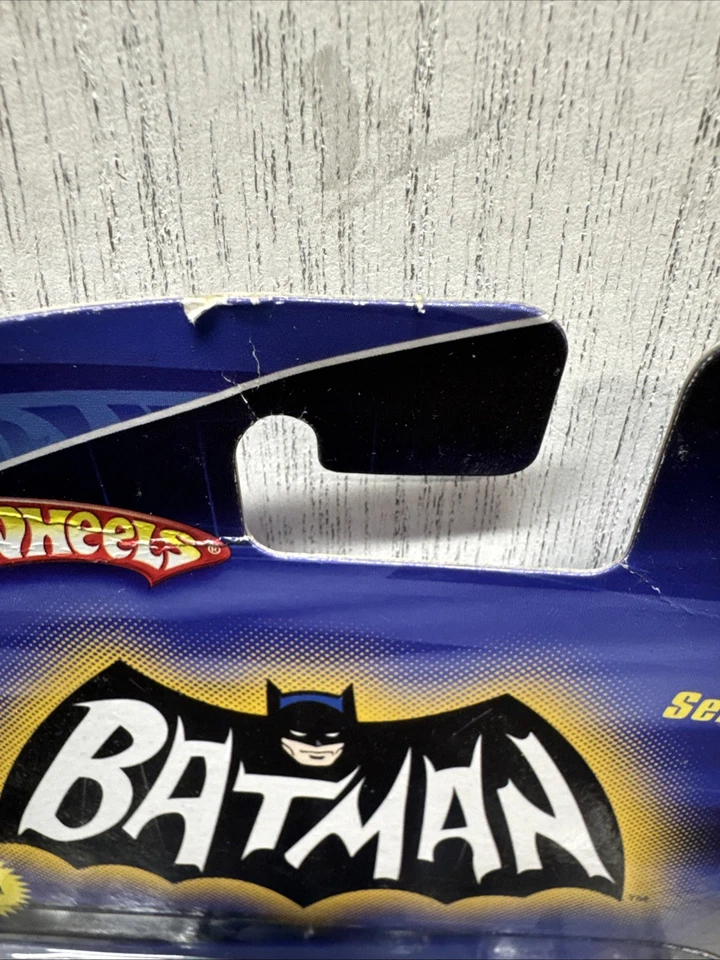 Hot Wheels 1966 Batboat escala 1/50 como nuevo/nuevo en tarjeta no como nuevo Foto 2 de 4
