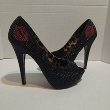 Y2K Betsey Johnson Glitzeee Shiny Black Heel With Red Lips Rhinestone Size 8.5M