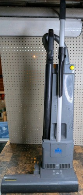 #ad Windsor Karcher Group VS18 Versamatic Hepa 18” Dual Motor Vacuum 120V $499.99