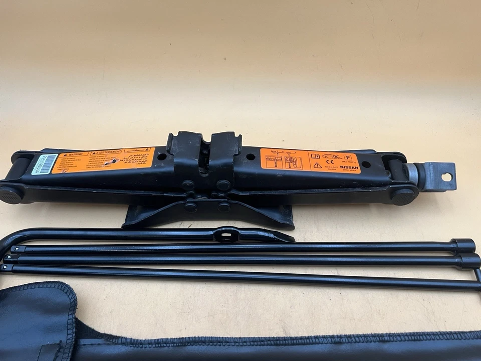 Оригинальный аварийный домкрат и набор инструментов для запасной шины Nissan Frontier 2016-2021 годов выпуска. - Изображение 4 из 4