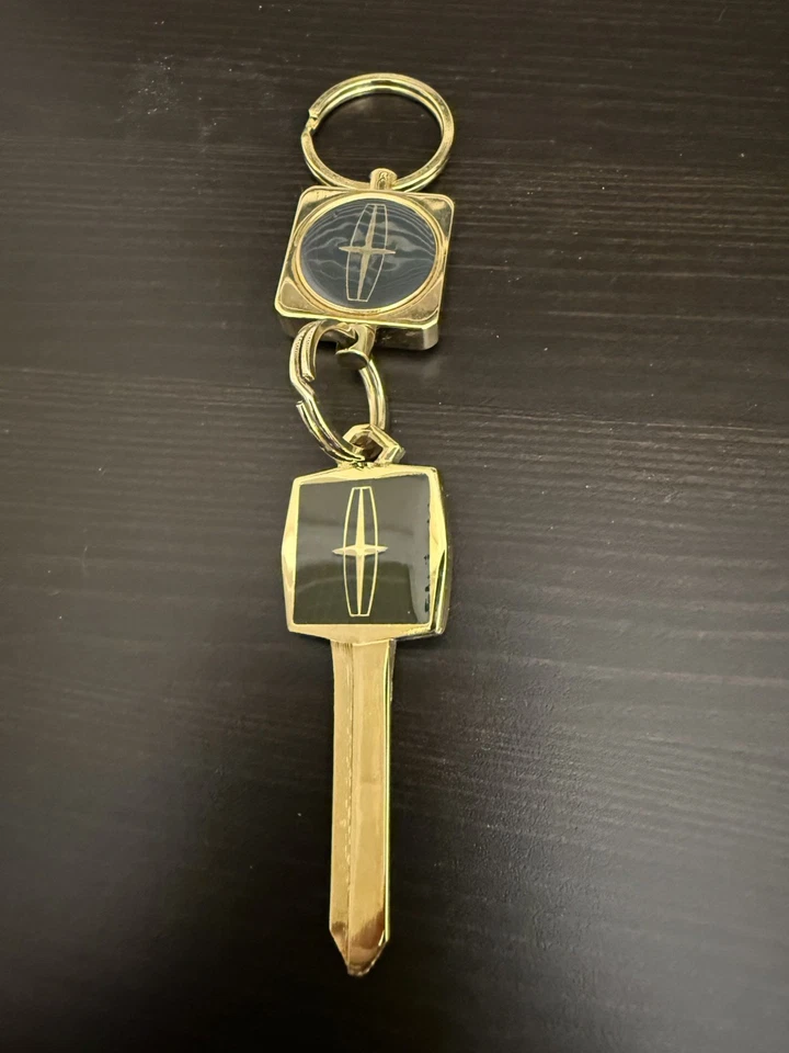 Lincoln Continental Mark III, IV, V, VI Uncut Key Diamond Collectors Town Car - Image 3 of 4