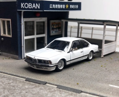 SW 1:64 White E24 635 CSI coupe Classic Sports Model Diecast Metal