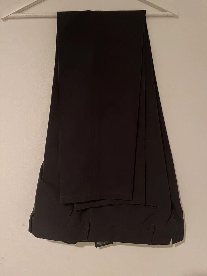 Traje Prada negro  Foto 2 de 4