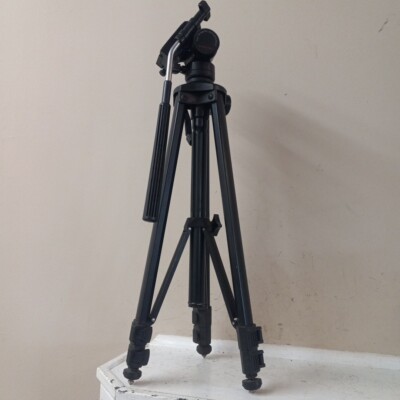 Realistic Cat #16-2009 Tilt Tension Adjustment Tripod 23''- 61'' Black Adjustable