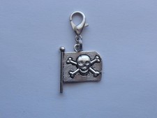 SKULL AND CROSSBONES FLAG PIRATE KEYCHAIN PURSE CLIP BAG CHARM ZIPPER PULL