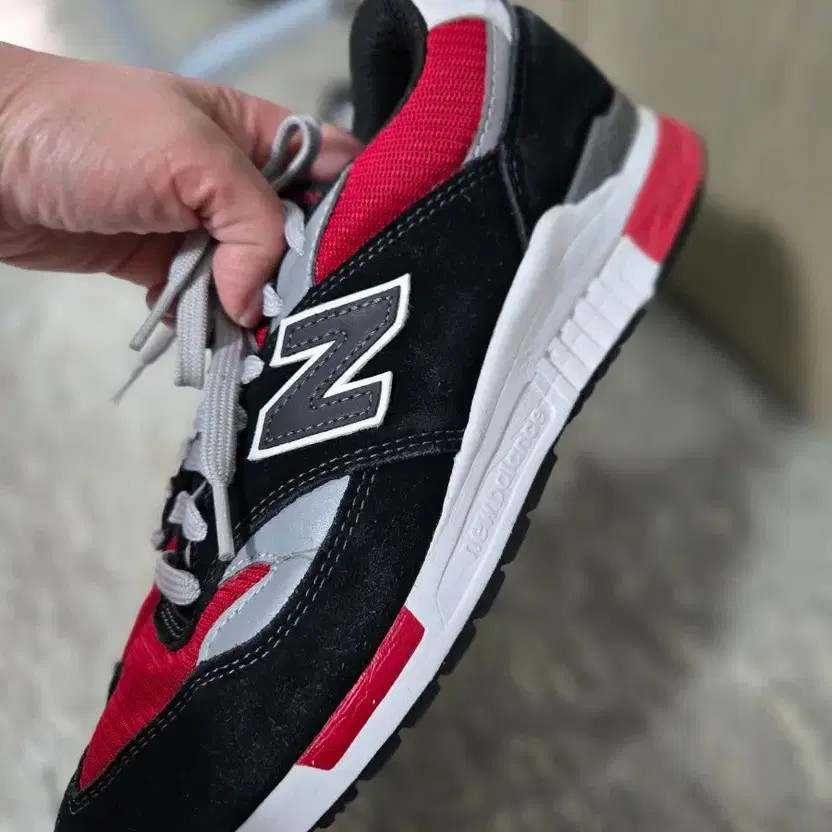 New Balance Black/Red Sneakers Size 250 thumbnail 8