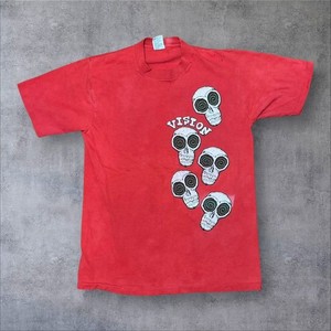 Comment Porter Un T-shirt Blanc Avec Un Jean Gris (7 Tenues Et Looks