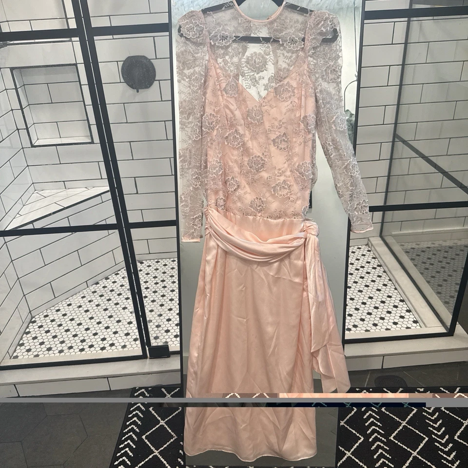 Vestido vintage de encaje y rosa Foto 3 de 4