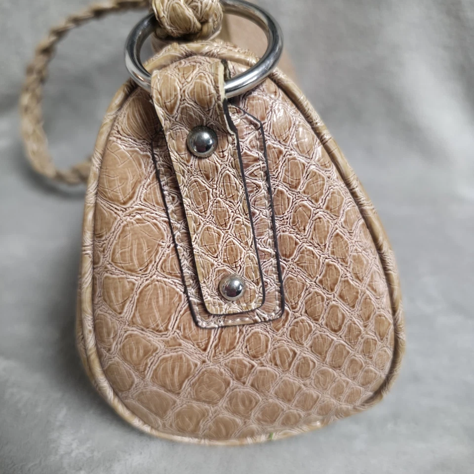 VTG Y2K XOXO Small Shoulder Baguette Tan Womens Purse - Image 4 of 4