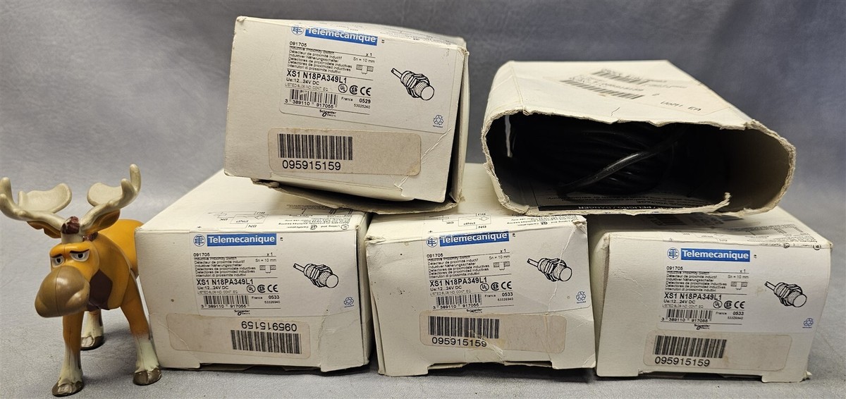 Telemecanique XS1N18PA349L1 Proximity Sensor 24 VDC Load BK/BU Lot