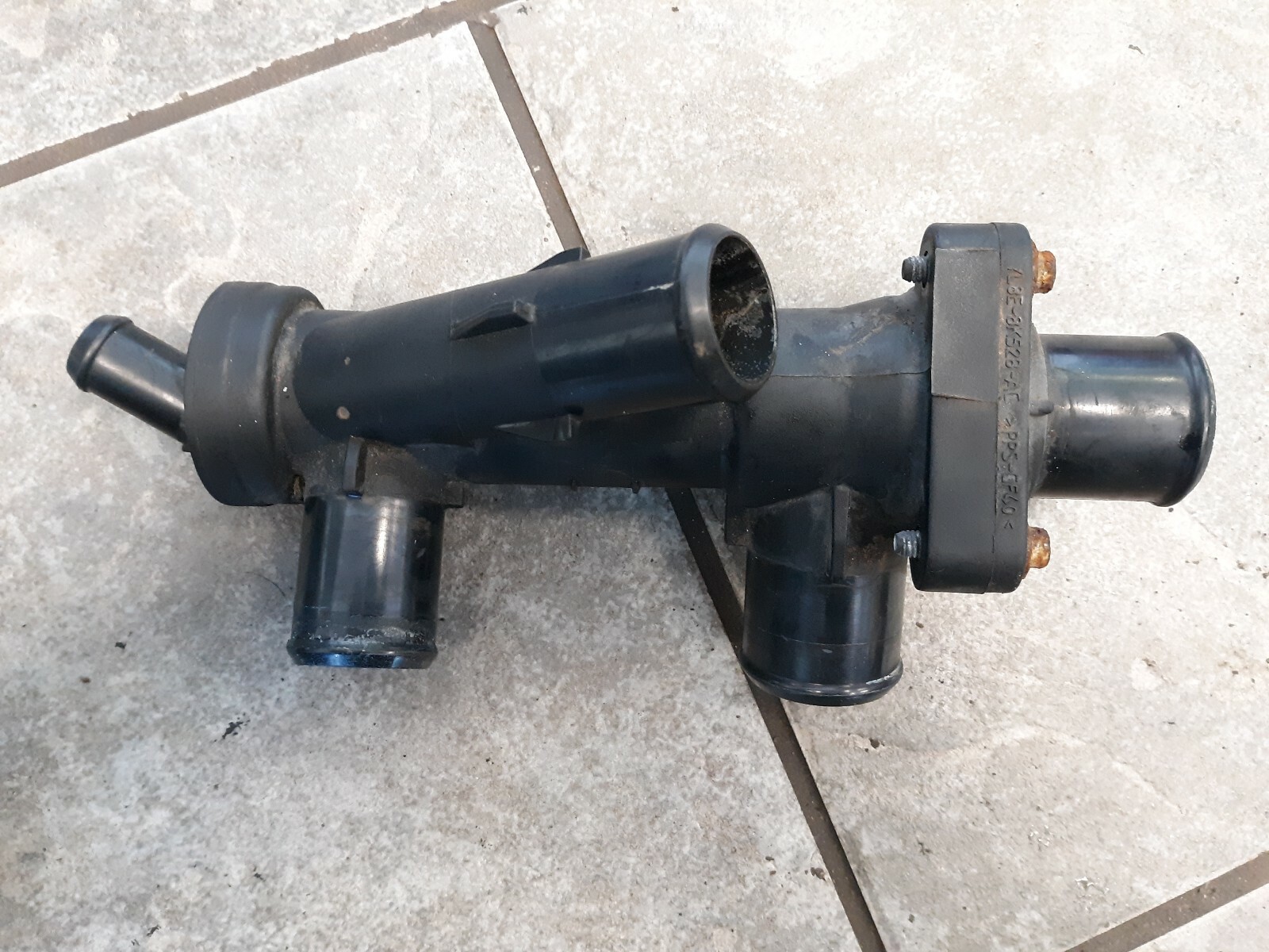 2001 2002 2003 2004 Ford Escape 3.0L Thermostat Housing YL8E8K528AC