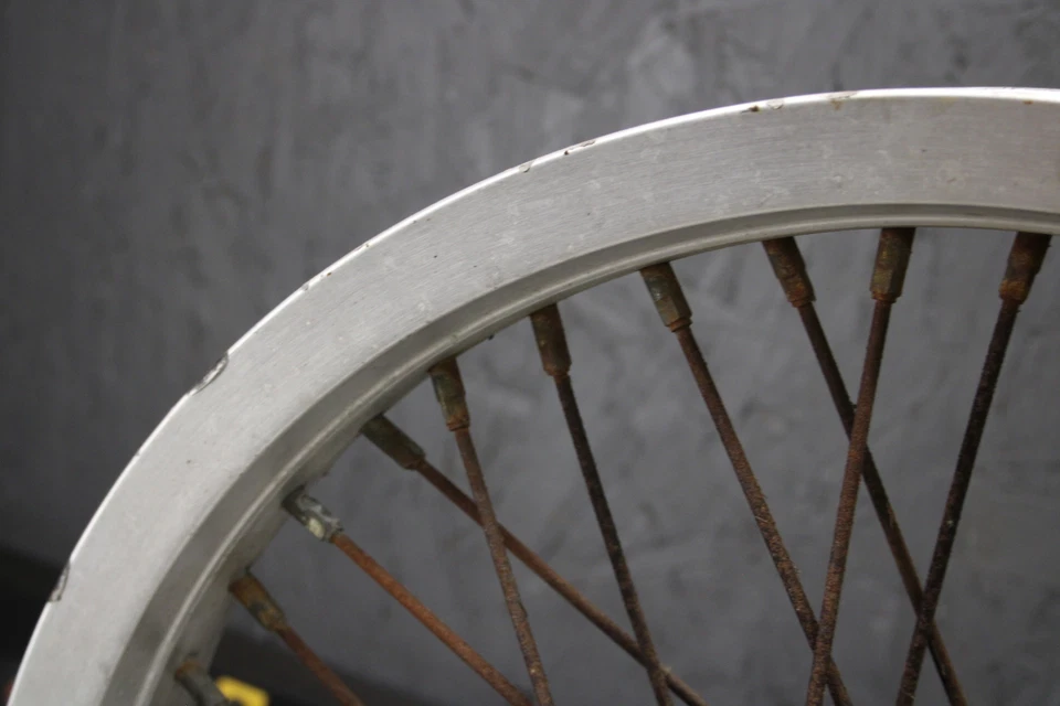 1981 Kawasaki 650 CSR KZ650H FRONT WHEEL 1070.LX Foto 4 de 4