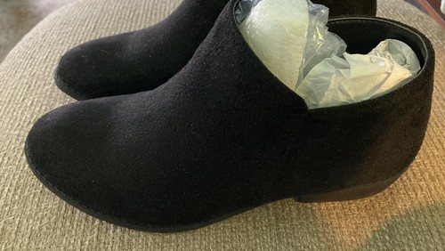 Woman’s Flocked J.G. Ankle Bootie Heels Black Sz 7 1/2 Zippered 1.5” Heel New - Picture 2 of 9