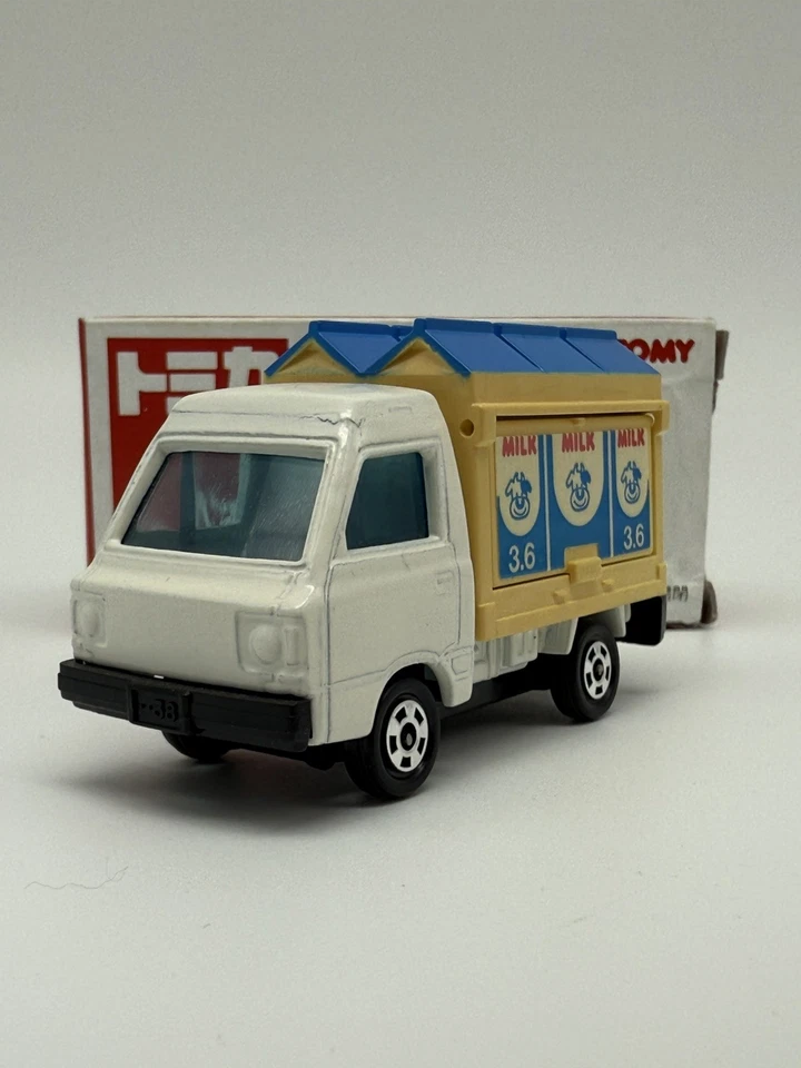 Furgoneta de reparto de leche vintage Tomy Tomica Subaru Sambar No. 96 escala 1:52 Foto 3 de 4