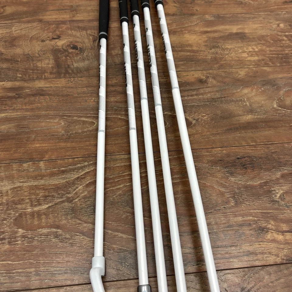 Wilson Ultra Jr. Golf Club Set Graphite Junior Flex Driver Hybrid Iron Left Hand - Image 4 of 4