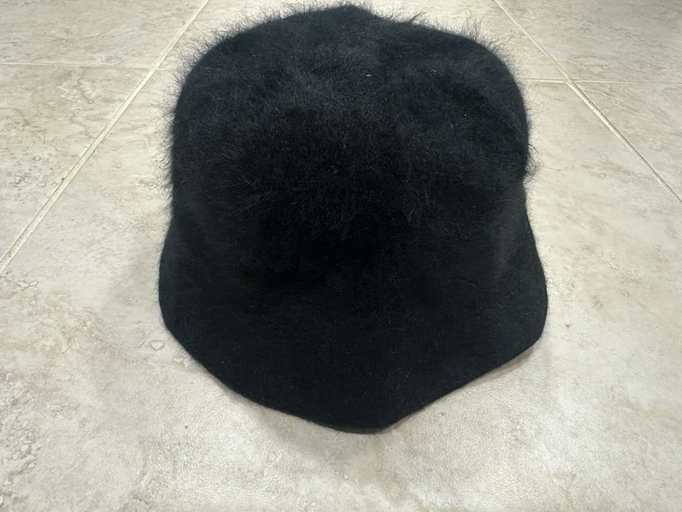 Sombrero cubo de lana Bebe Mohair Angora negro logotipo difuso Foto 2 de 4