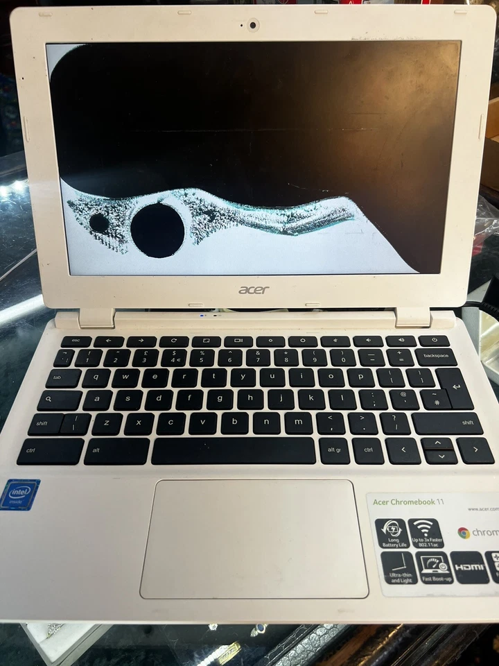 Acer Chromebook 11 Cb3-111 intel celeron 16GB/2GB White Smashed Screen - Image 2 of 4