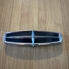 1993 1994 1995 1996 Lincoln Continental Front Grille Badge Emblem F40b-88369-aa 1993 1994 1995 1996 Lincoln Continental Front Grille Badge Emblem F40b-88369-aa