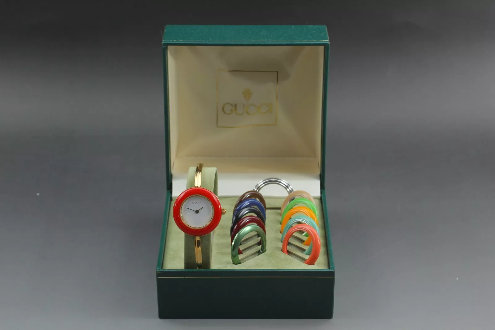 Pile Neuve【N Comme Neuf / Boîte】 Gucci Lunette Change 12 Couleurs Montre Femme du Japon