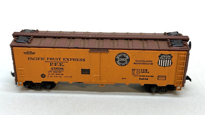 Pacific Fruit Express Model Train 40' Steel Reefer Weight 45698 Coupler